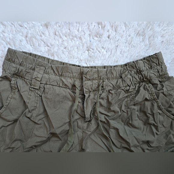 Gap Olive Green Women's Shorts - Picture 5 of 7